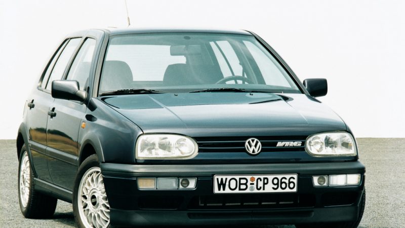 L'héritage de la conduite à travers le pare-brise de la Volkswagen Golf 3